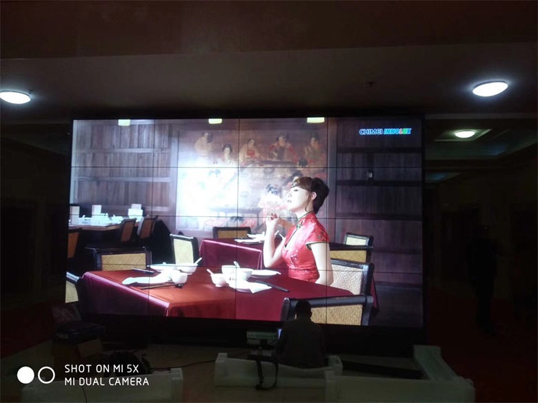 2019年哈尔滨广厦学院学院迎宾大厅液晶拼接大屏幕展示